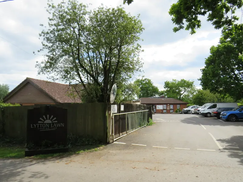 Photo: Malc McDonald / CC BY-SA 2.0, via Wikimedia Commons Lytton Lawn caravan park, near Lymington