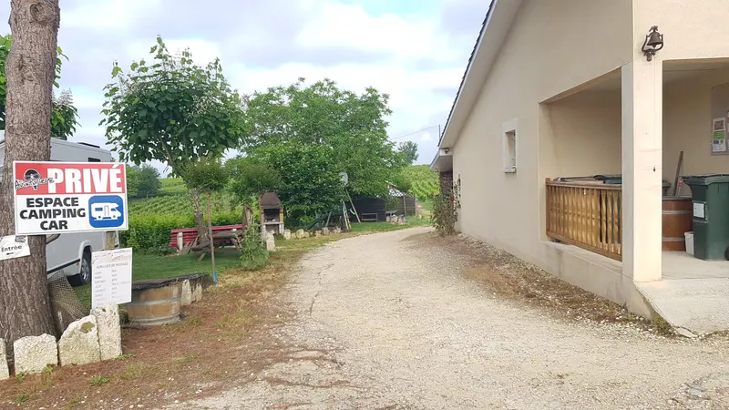 Photo: Elgaard / CC BY-SA 4.0, via Wikimedia Commons Les Avinturiers winery rv site