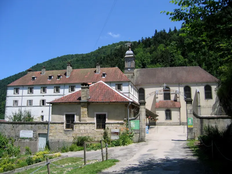 Photo: rene boulay / CC BY-SA 3.0, via Wikimedia Commons Doubs Consolation-Maisonnettes Abbaye