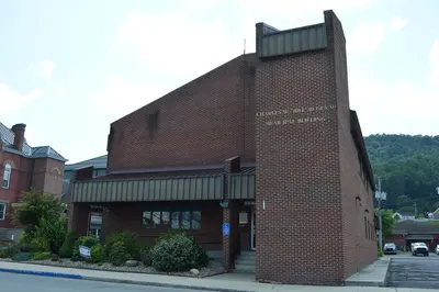 Parsons town hall, Walnut and 2nd