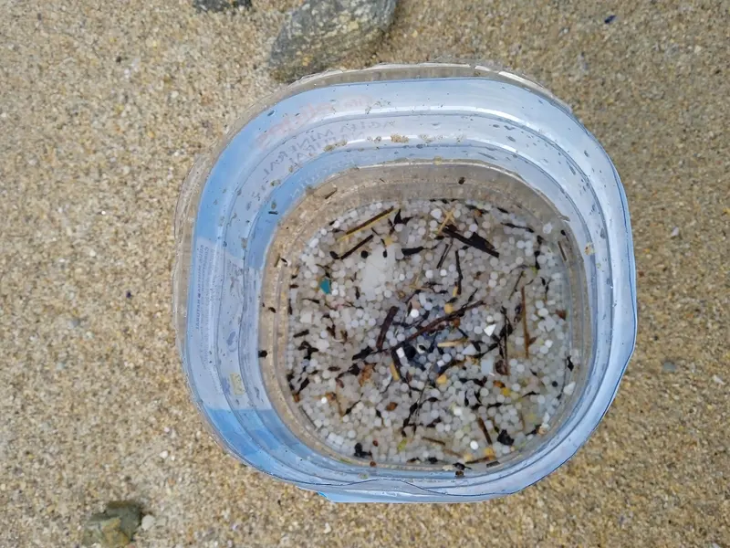 Granulado de plástico recollido na praia de Baldaio, about 1.7 km from Baldaio