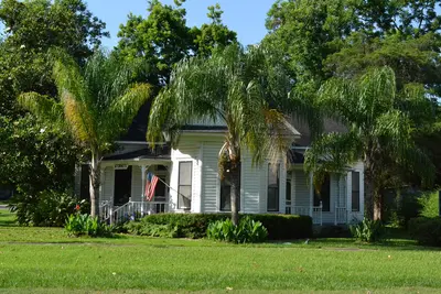 Hensley-Gusman House, Bay City, TX