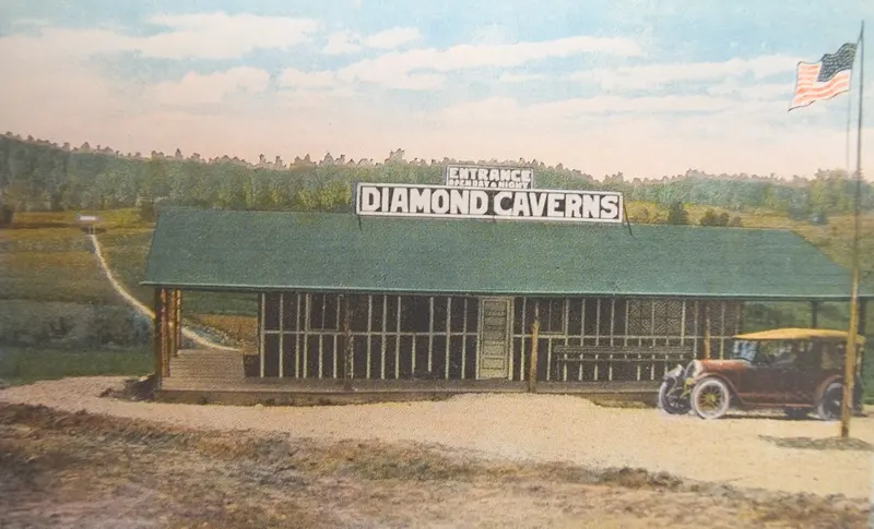 Photo: National Cave Museum / Public domain, via Wikimedia Commons