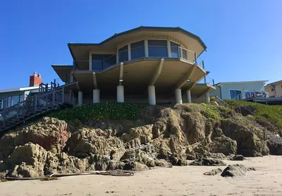 Cantilevered House Atop Sheared Greywacke Sandstone