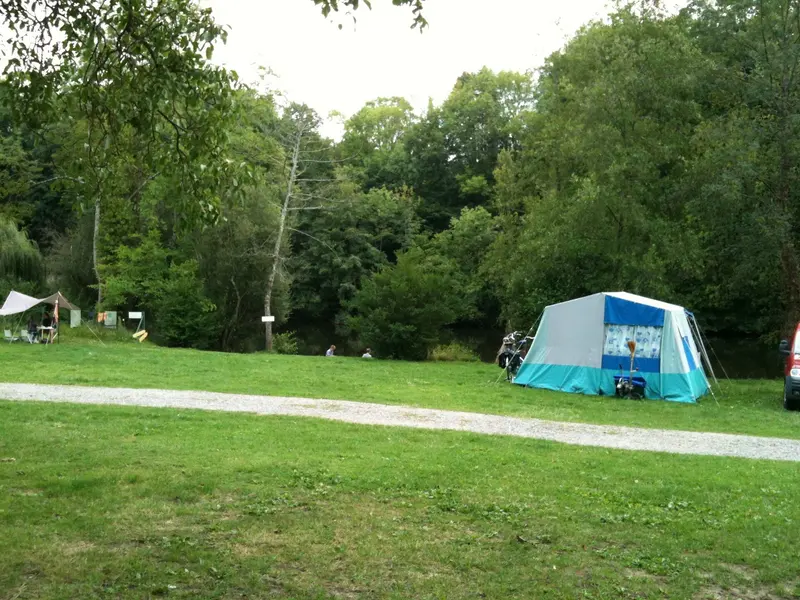 Photo: mphb45 / CC BY 3.0, via Wikimedia Commons Camping Les Chambons