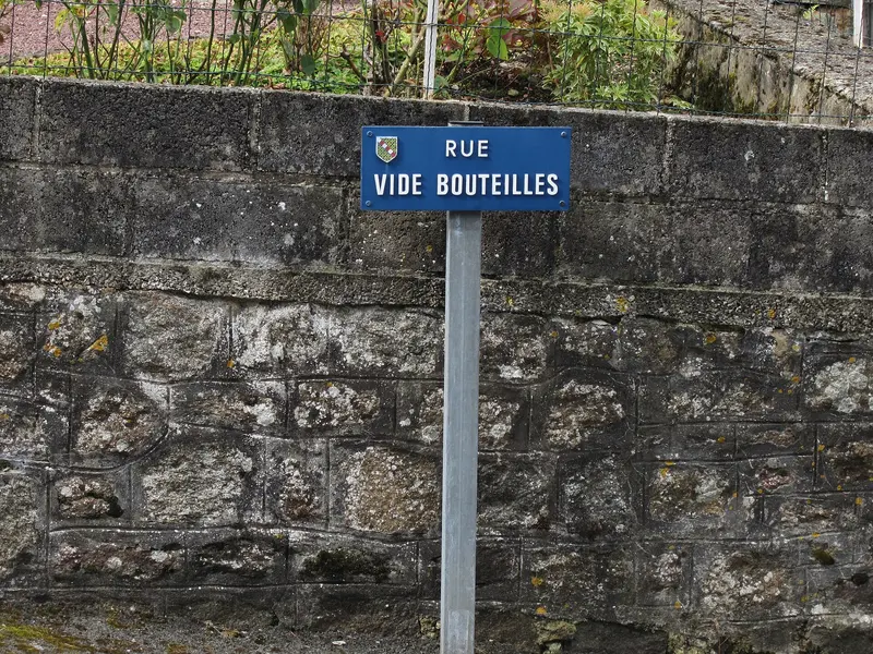 Mortain - Rue vide-bouteilles, about 0.1 km from Place du Château