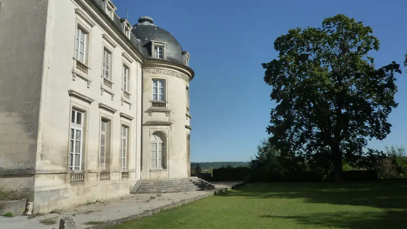 Château de Champlitte, rotonde, about 1.2 km from Camping de Champlitte