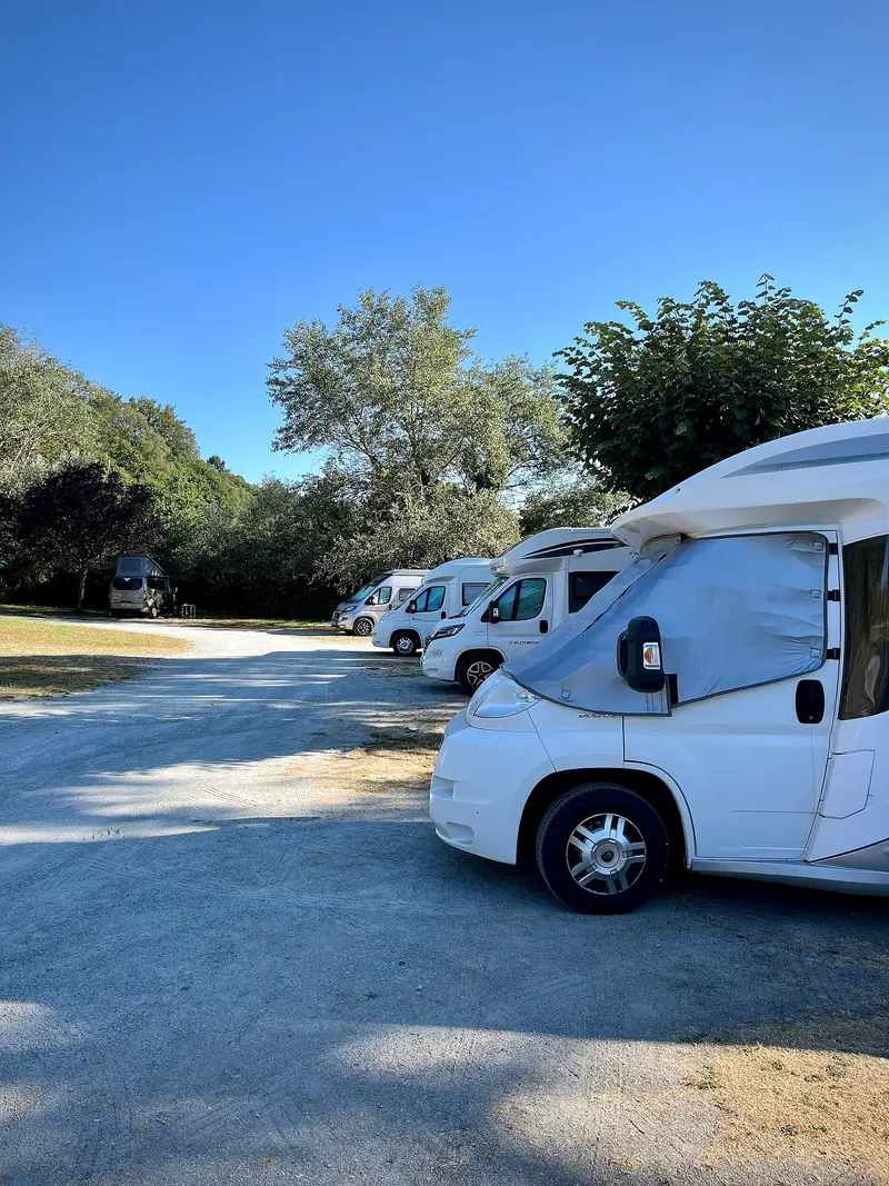 Photo: Cyril5C / CC BY-SA 4.0, via Wikimedia Commons Air de Camping Car à Saint-Amand-Magnazeix
