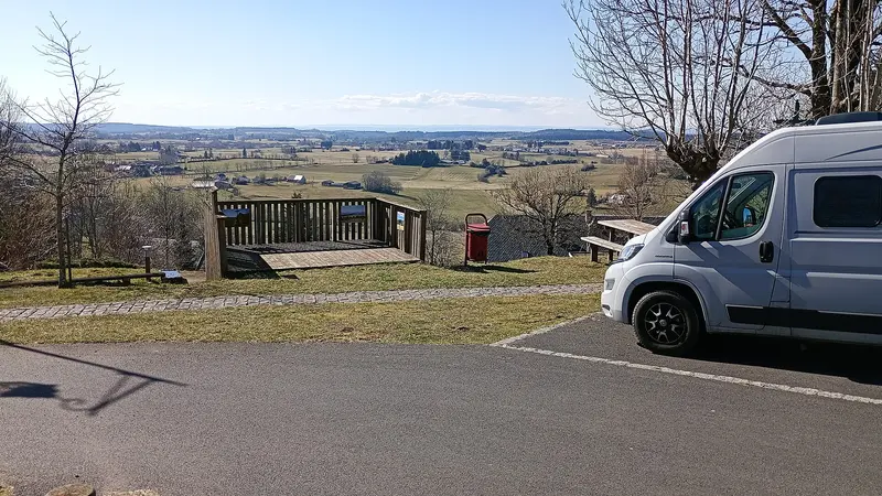 Photo: Elgaard / CC BY-SA 4.0, via Wikimedia Commons Aire camping-car Laqueuille view