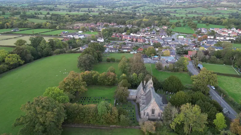 Eglwys y Drindod Sanctaidd - Holy Trinity Church, Trefnant, Denbighshire, Wales