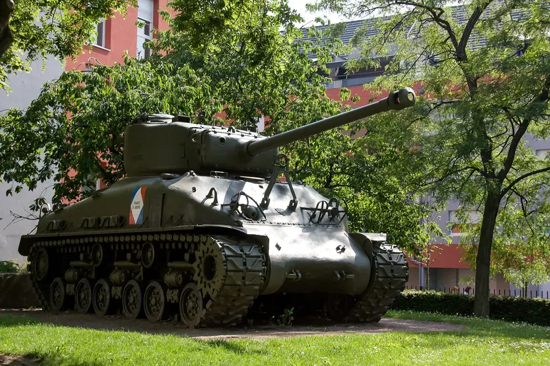 Colmar - Char Sherman - 2009-05-25 MG, about 0.1 km from Henry Wilhelm