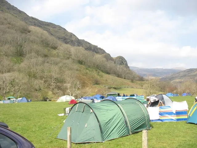 Photo: Eric Jones / CC BY-SA 2.0, via Wikimedia Commons The Llyn Gwynant Campsite
