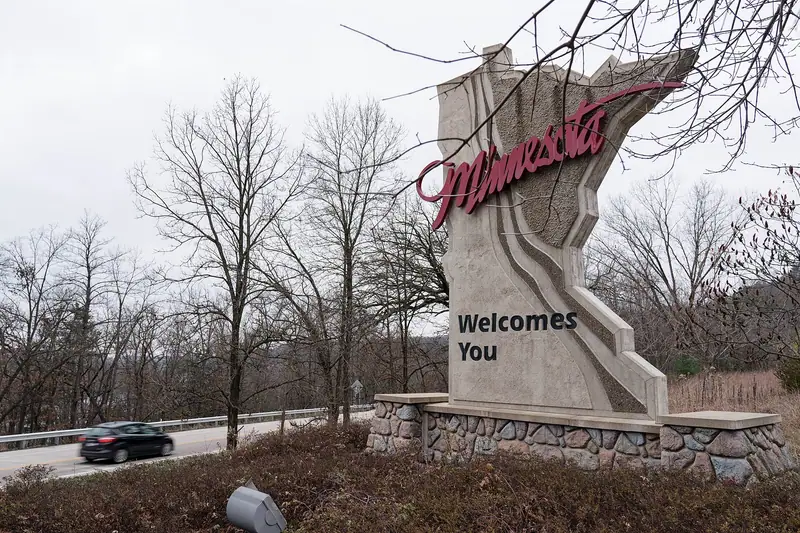 Minnesota Welcomes You sign