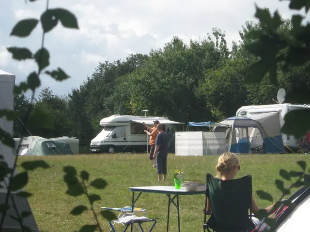 Photo: David Anstiss / CC BY-SA 2.0, via Wikimedia Commons Dunn Street Farm Campsite