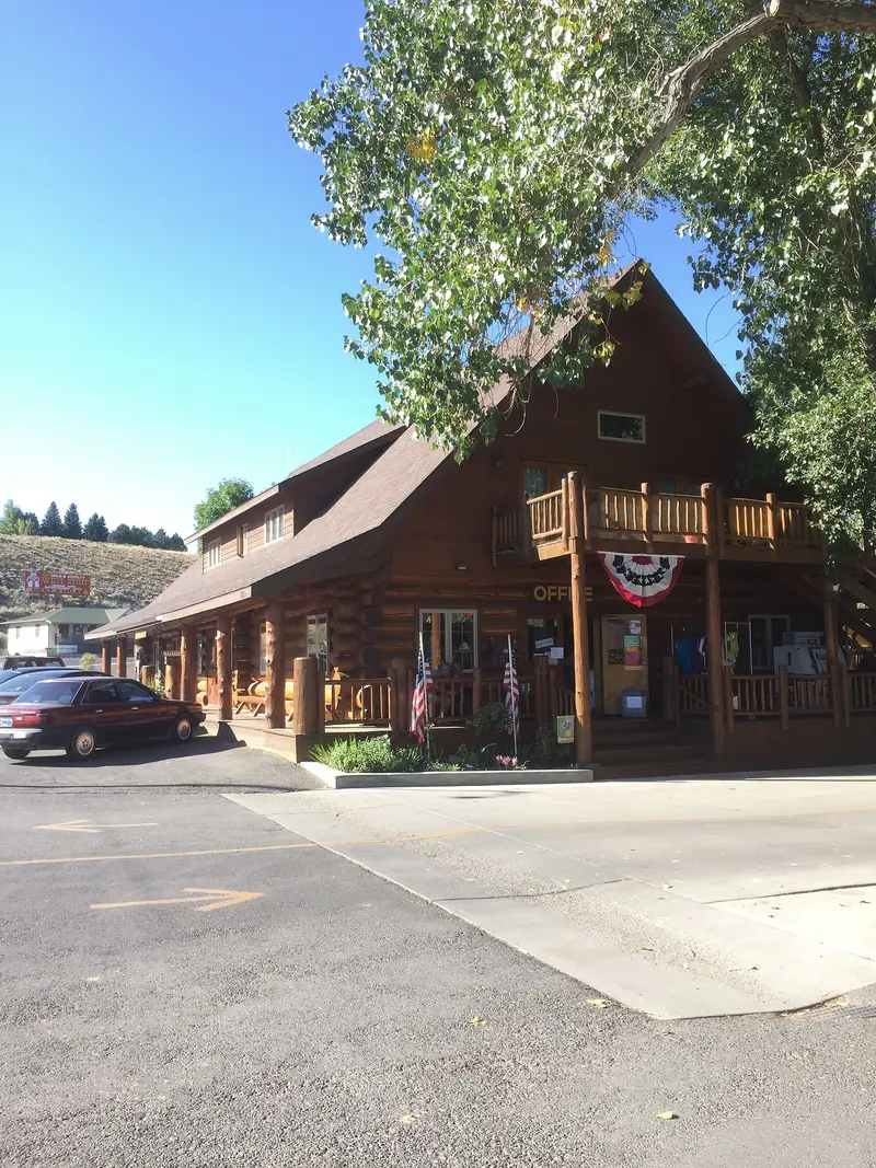 Photo: tmastro / CC BY-SA 3.0, via Wikimedia Commons Ponderosa Campground - Cody, Wyoming