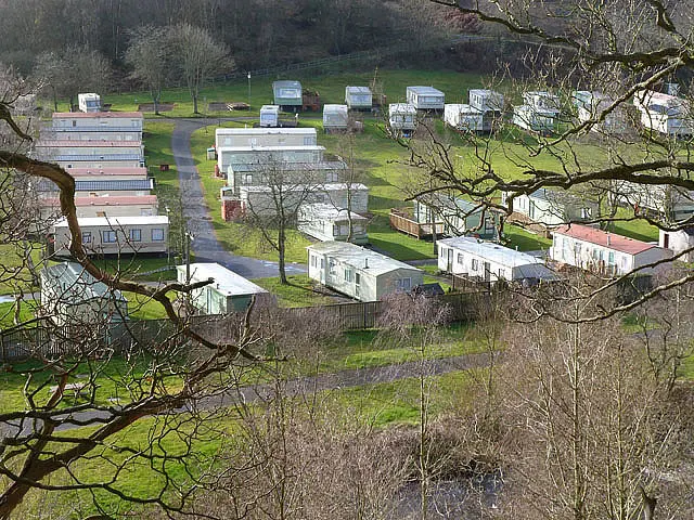 Photo: Walter Baxter / CC BY-SA 2.0, via Wikimedia Commons Jedwater Caravan Park, Mossburnford