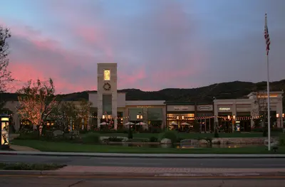 Thousand Oaks CA The Lakes Shopping Center