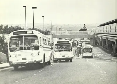 SamTrans buses at Daly City station