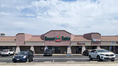 Round Table Pizza front Oakhurst CA