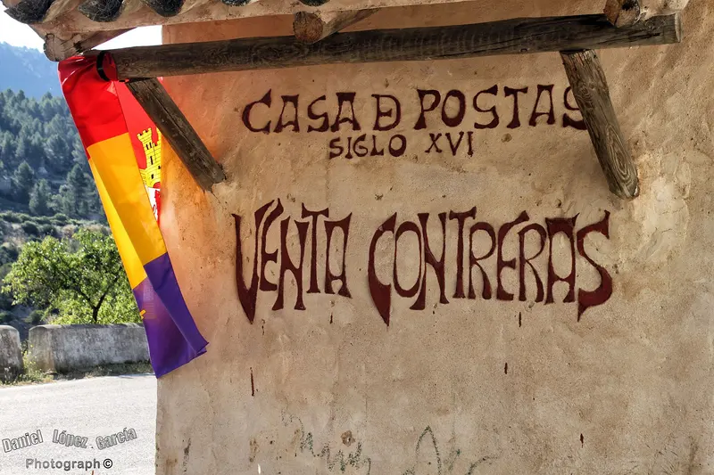Photo: DnTrotaMundos ☮ / CC BY 3.0, via Wikimedia Commons «Casa de Postas. Siglo XVI. Venta de Contreras»