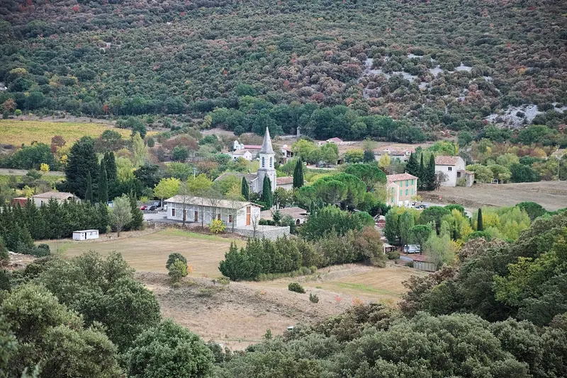 Le village de Montoulieu, about 0.7 km from Le Grillon