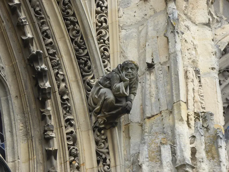 Église de Pont-de-l'Arche - personnage sculpté, about 0.2 km from Camp' Eure