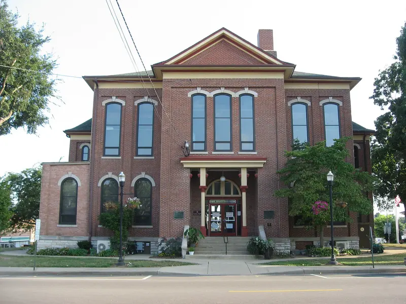 Bond County Courthouse from north