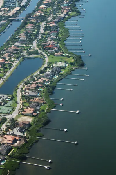 TropicalTrailHomes Docks, near Satellite Beach