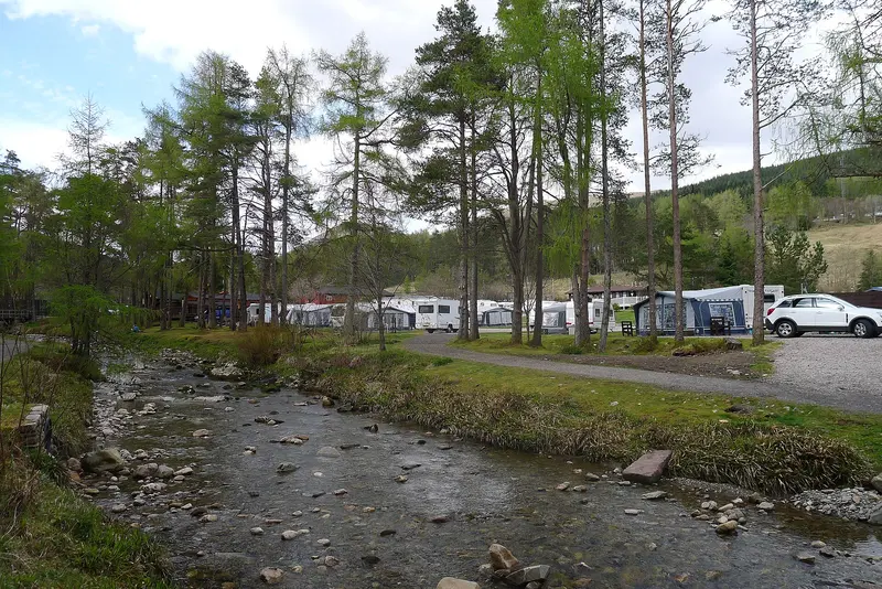 Photo: Tim Heaton / CC BY-SA 2.0, via Wikimedia Commons Tyndrum campsite by the Crom Allt burn