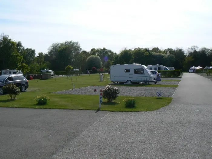 Photo: Colin Madge / CC BY-SA 2.0, via Wikimedia Commons Silverbank Caravan Club Site, Banchory