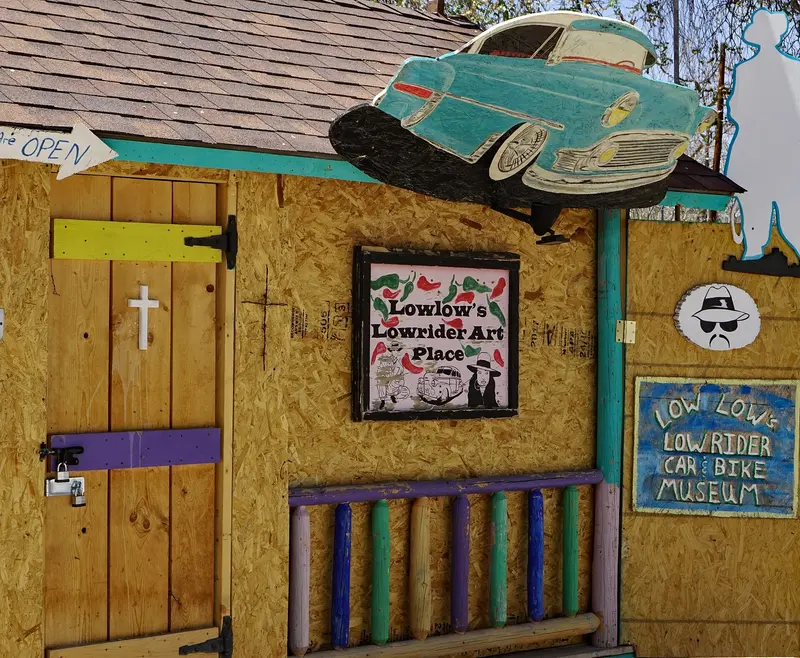 Lowlow Lowrider's Art Place