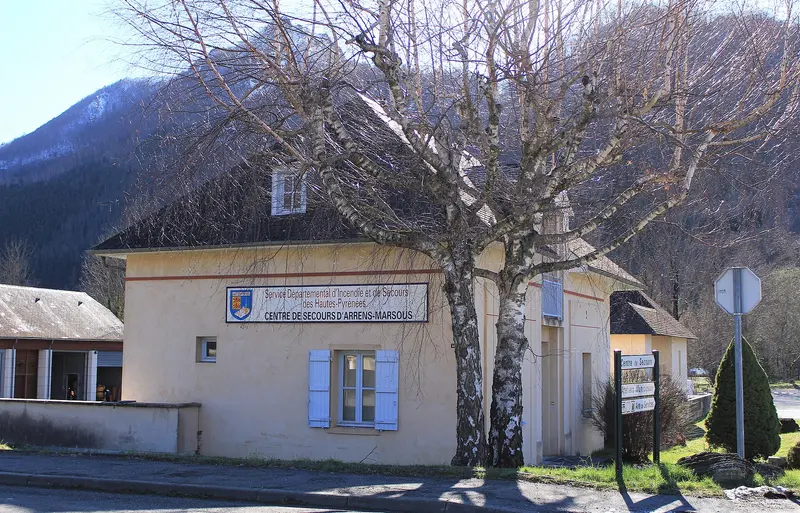 Photo: Sotos / CC BY 4.0, via Wikimedia Commons Centre de secours de Arrens-Marsous (Hautes-Pyrénées)