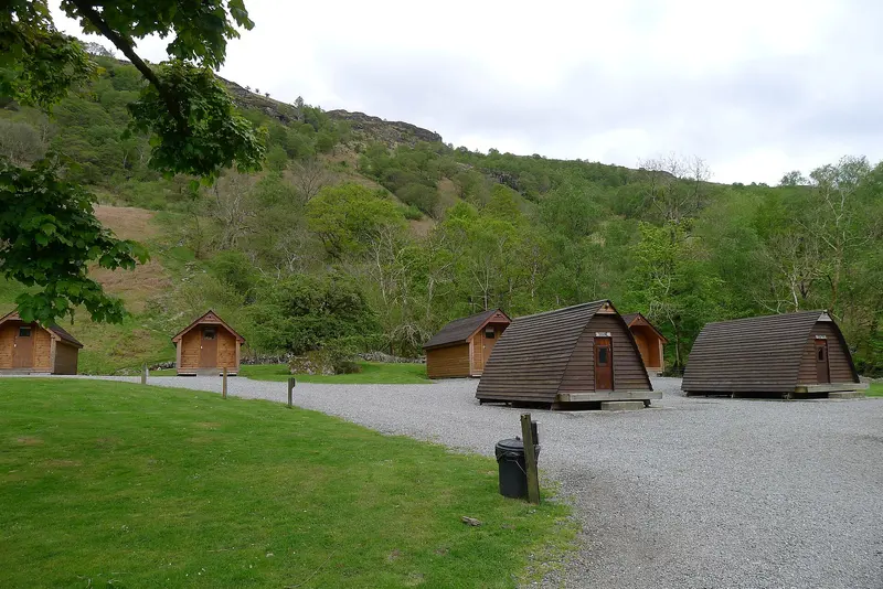 Photo: Tim Heaton / CC BY-SA 2.0, via Wikimedia Commons Camping cabins at Beinglas Farm