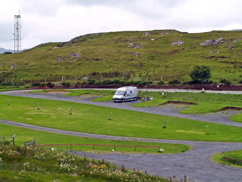 Photo: Chris McAuley / CC BY-SA 2.0, via Wikimedia Commons Staffin Campsite