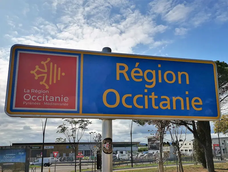 Carcassonne aéroport, panneau Occitanie-La Région