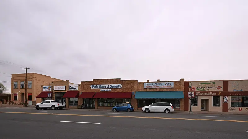 Navajo Blvd shops Holbrook AZ