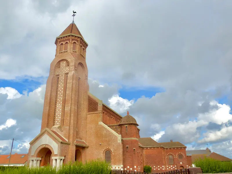 Église du Sacré-Cœur de Janval, about 1.9 km from La Source