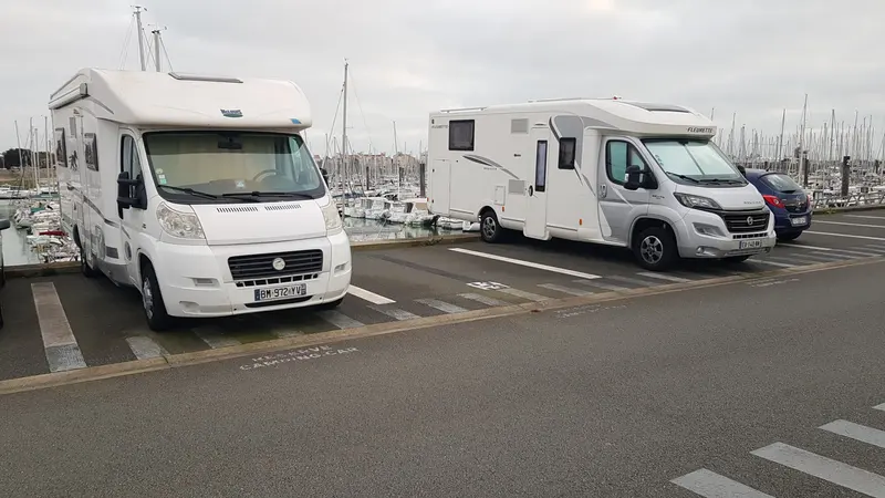 Photo: Elgaard / CC BY-SA 4.0, via Wikimedia Commons La Rochelle Quai du Bout Blanc motorhome parking