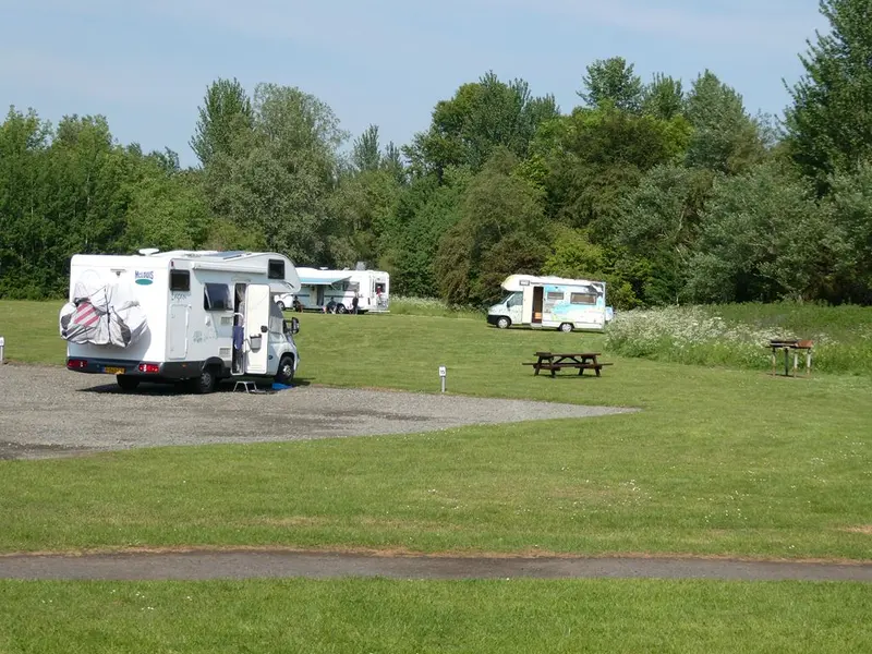 Photo: Oliver Dixon / CC BY-SA 2.0, via Wikimedia Commons Motorhome park at Lochore Meadows Country Park