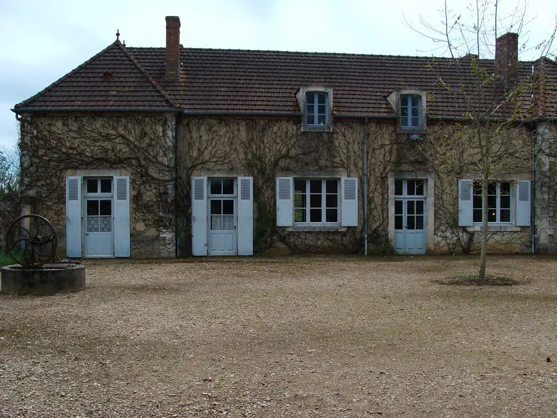 Photo: Marie-Jo L. / CC BY-SA 3.0, via Wikimedia Commons Ecole d'Epineuil-le-Fleuriel